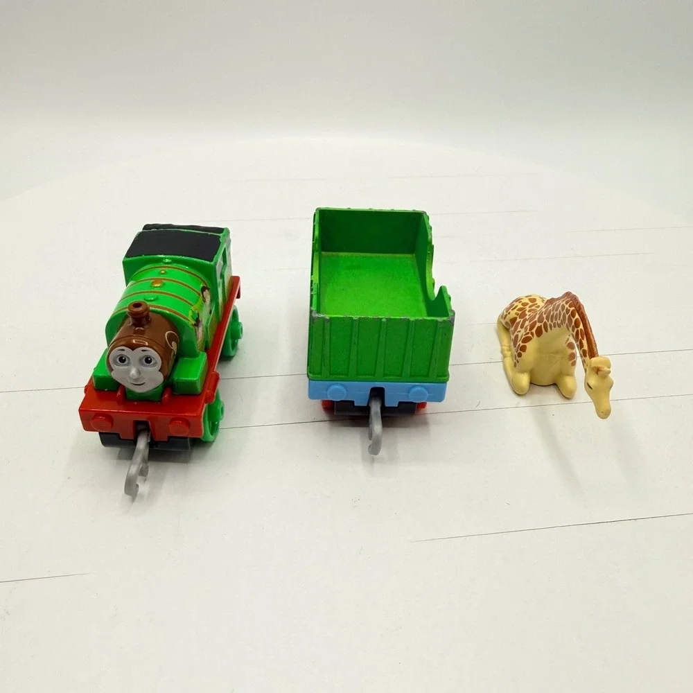 2018 Diecast Thomas the Train Percy Monkey Green Cargo Car Giraffe Pull Along